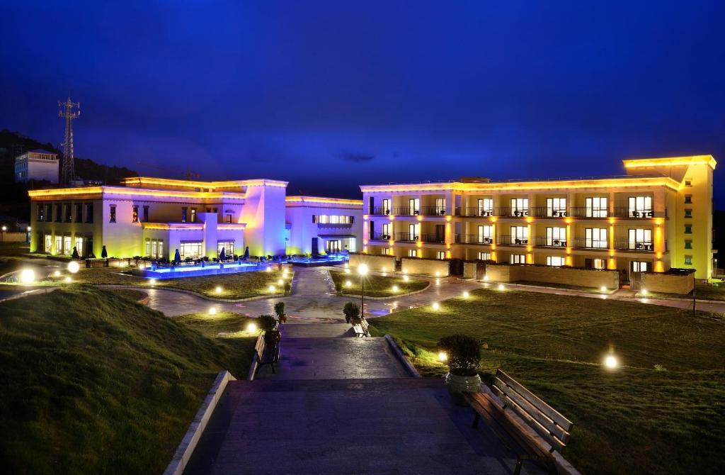 High Mountain Resort-Deqin Deqen Екстериор снимка